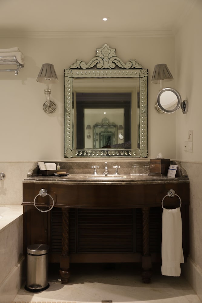 Room thumbnail 5