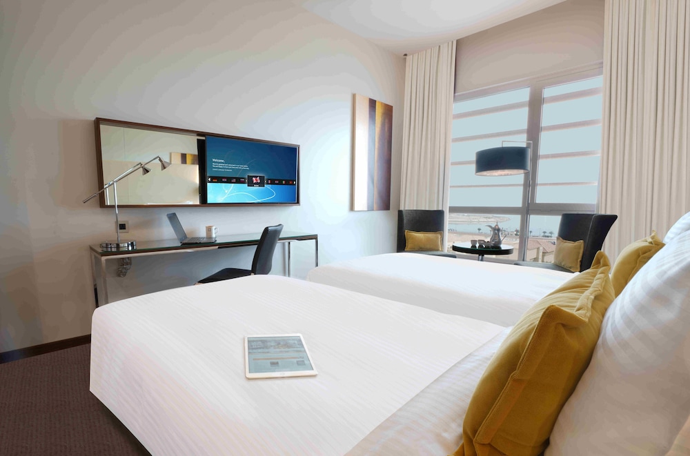 Room, 2 Twin Beds, Sea View - Photo 4