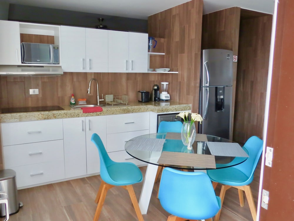 Deluxe Studio, Kitchen - Photo 3