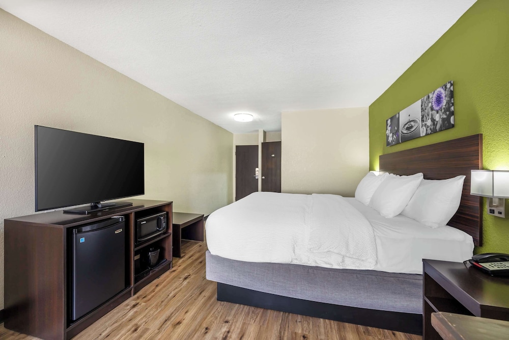 Suite, 1 King Bed, Non Smoking - Photo 1