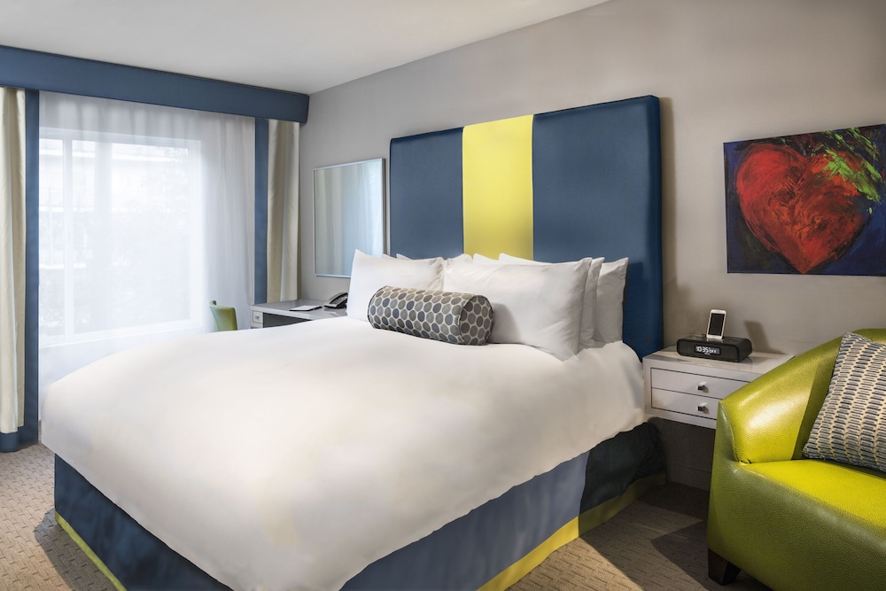 Deluxe Suite, 1 Bedroom - Photo 3