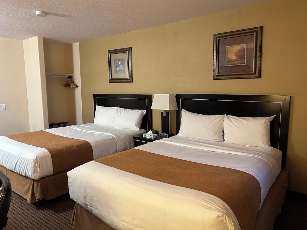 Room, 2 Queen Beds, Smoking photo 3