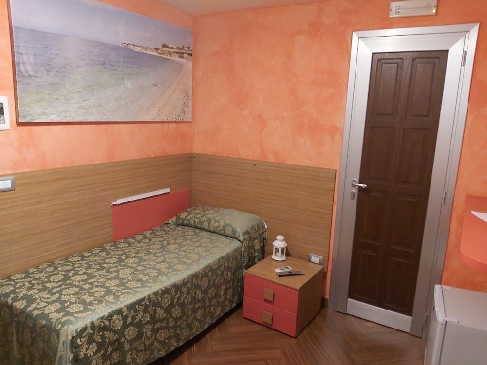 Single Room photo 1