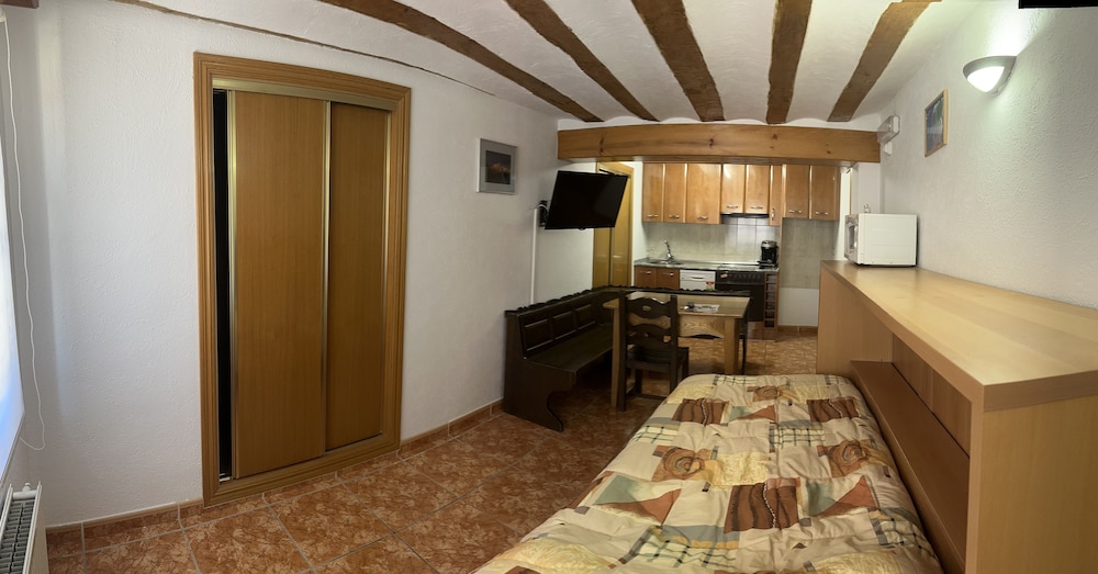 Habitación Individual Grande, Baño Compartido (No 7 - 8)