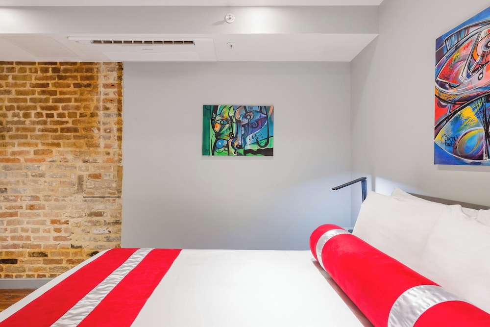 Exclusive Suite, 3 Bedrooms, Hot Tub