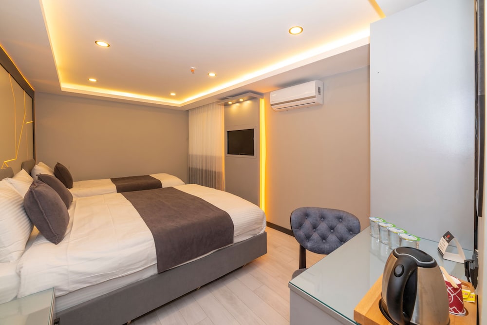Deluxe Triple Room photo 3