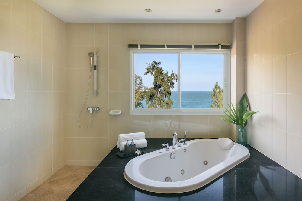 Suite, 1 Bedroom, Seapine View - Photo 3
