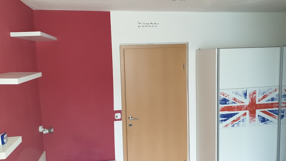 Deluxe Apartment, 3 Bedrooms, Ground Floor photo 2