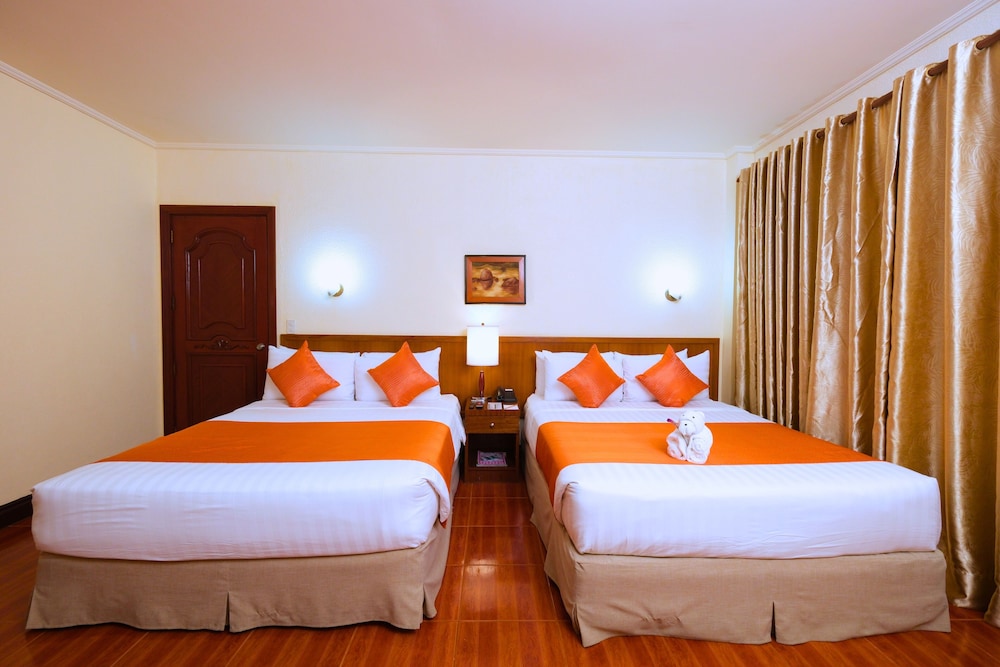 Deluxe Lake Room photo 3