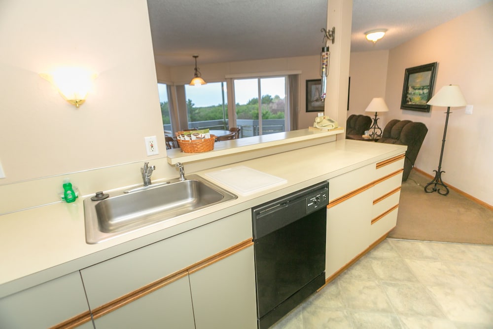 Deluxe Room, Multiple Beds, Kitchen, Pool View (1 Bedroom Dlx -Room 201-Pet Friendly) - Photo 6