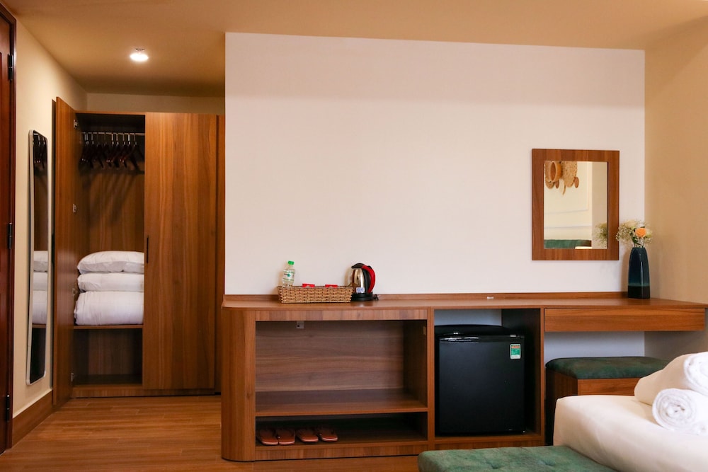 Deluxe Double Room, City View - Photo 9