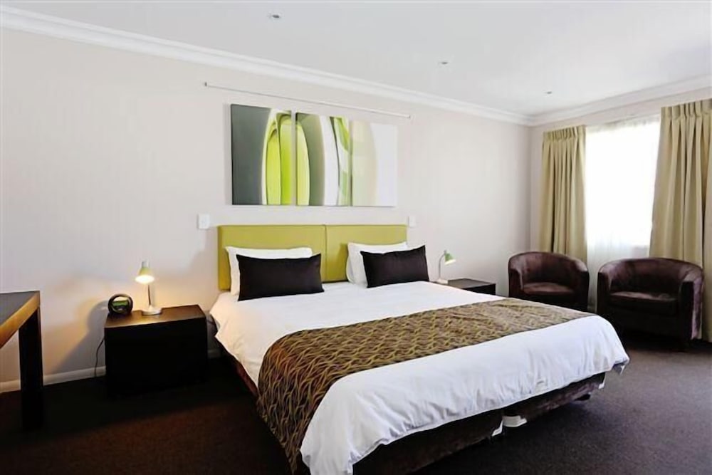 Deluxe Room, 1 Queen Bed photo 2