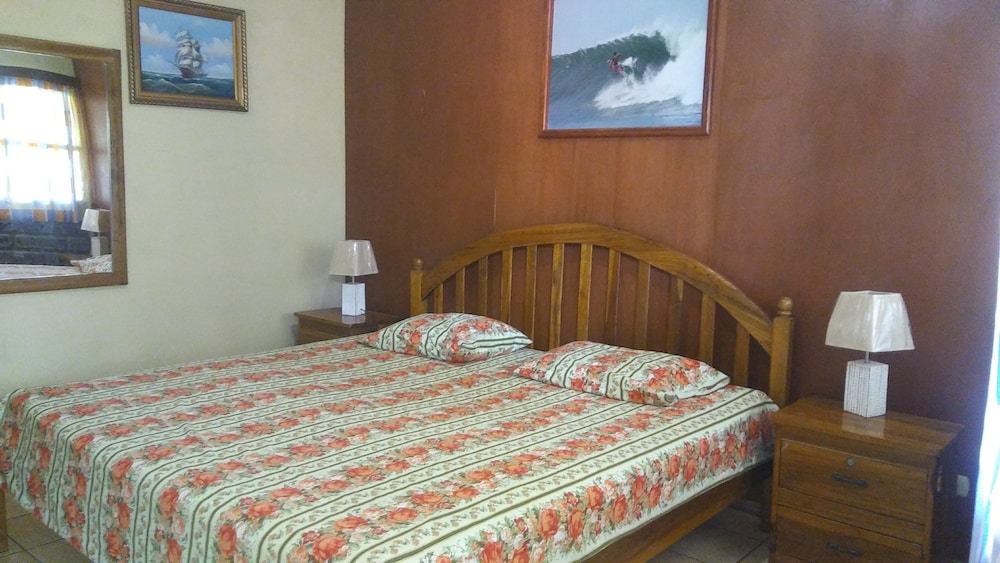 Basic Double Room, 2 Double Beds photo 1