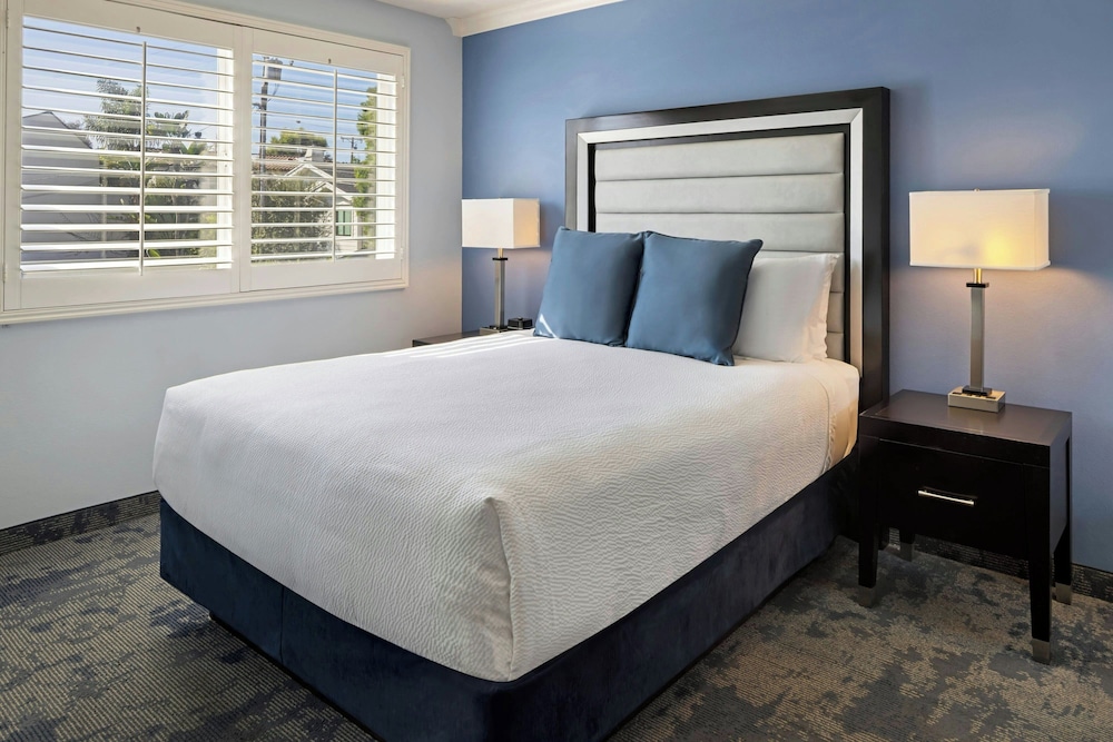Studio, 1 Queen Bed with Sofa bed, Courtyard View - Photo 7