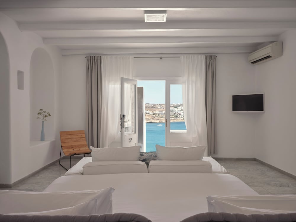 Junior Suite Sea View and Heated Tub - Photo 1