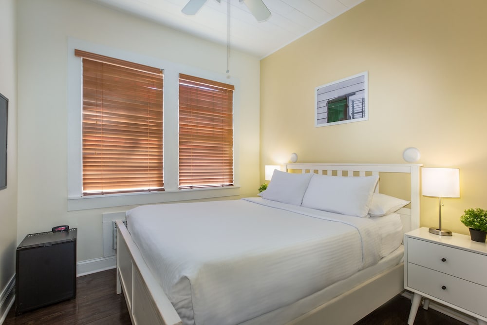 Southernmost Queen Room photo 2
