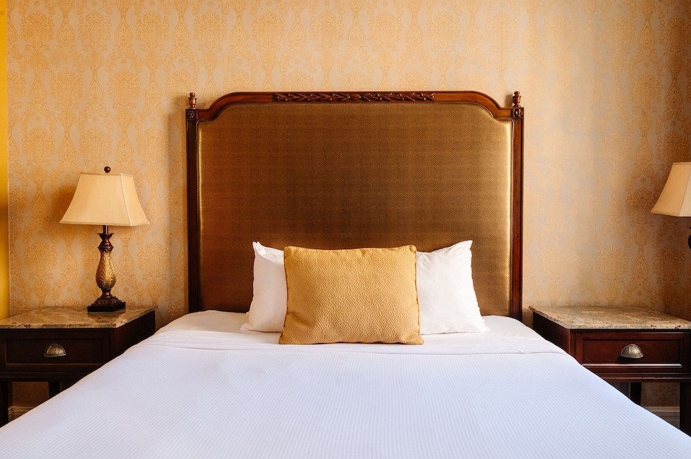 King Room (24/7 Front Desk) - Photo 11