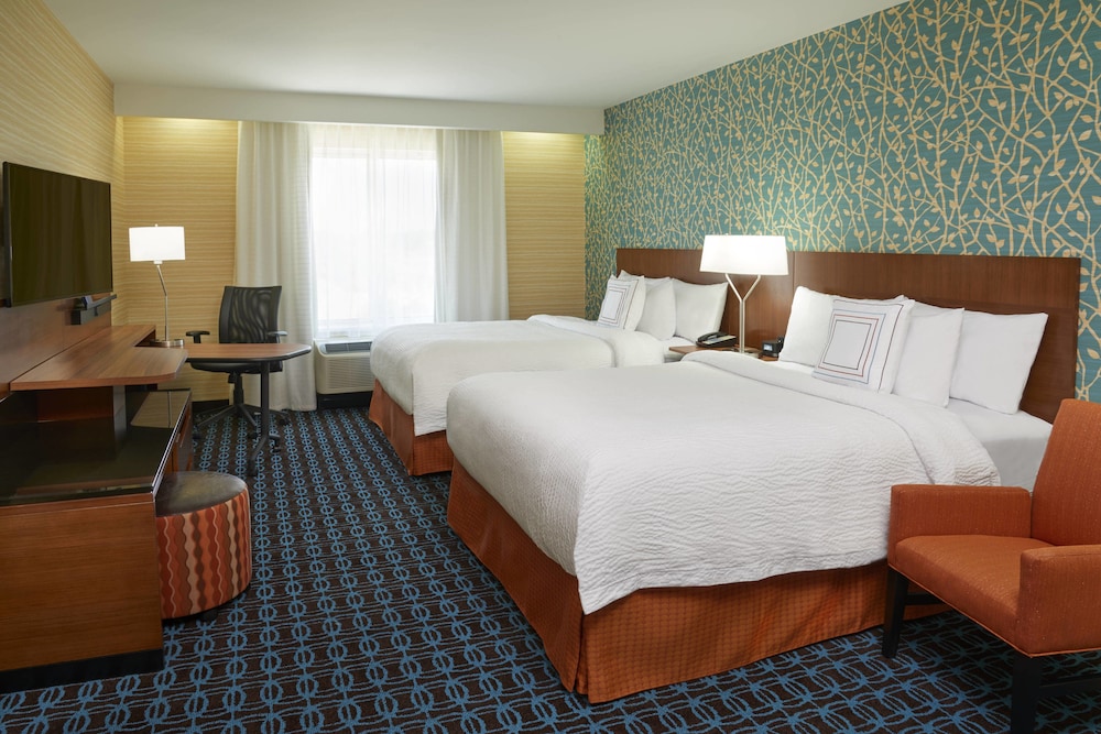 Room, 2 Queen Beds (Mobility/Hearing Accessible, Tub) photo 1