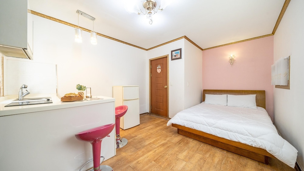 Basic Room, 1 Bedroom (Tiffany (Private BBQ))