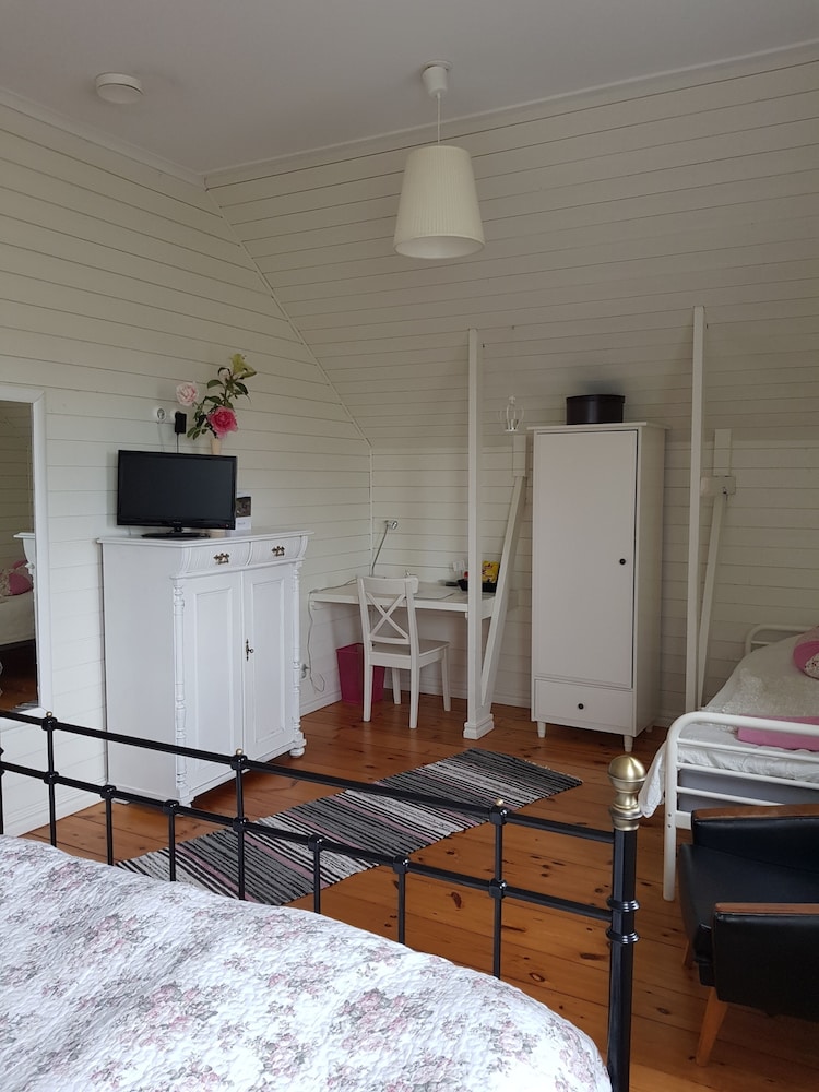 Triple Room, Shared Bathroom photo 2
