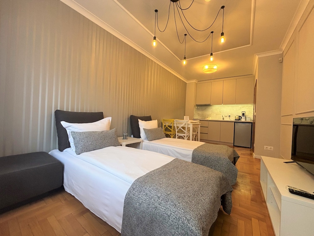 One-Bedroom Apartment - Photo 3