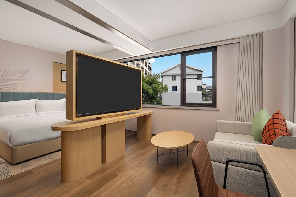 Comfort Room, 1 King Bed with Sofa bed