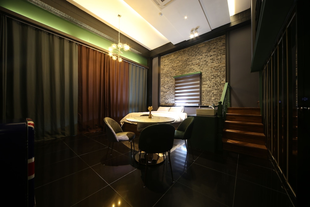 Royal Suite, Terrace (Beam Projector)