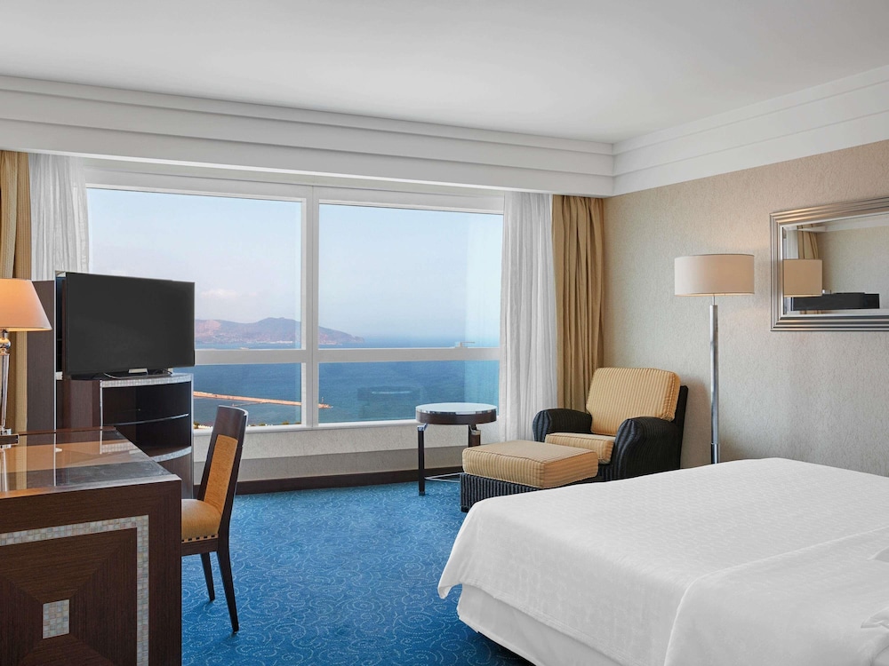 Standard Room, 1 King Bed photo 3