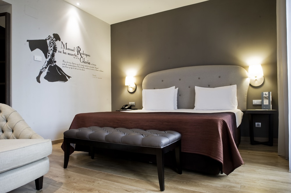 Double or Twin Room - Photo 2