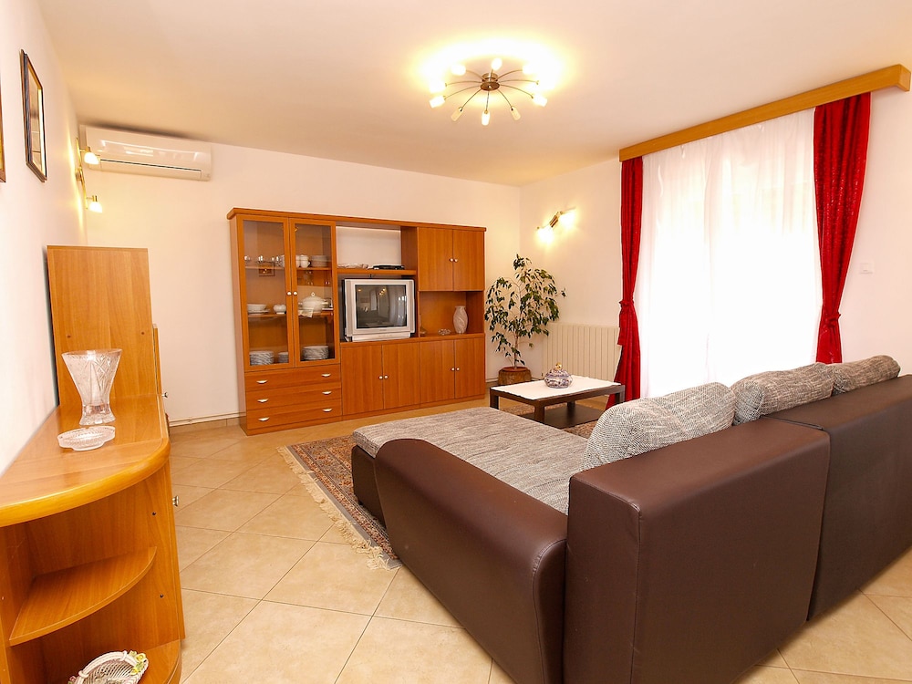 Apartment, 3 Bedrooms (734/1720)