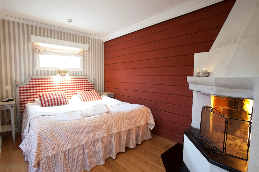 Romantic Double Room, Jetted Tub (Pets not allowed) photo 2