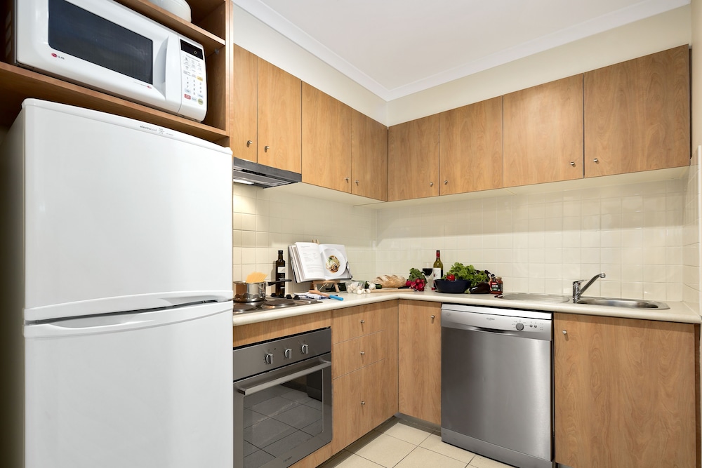 Two Bedroom Apartment - Photo 3