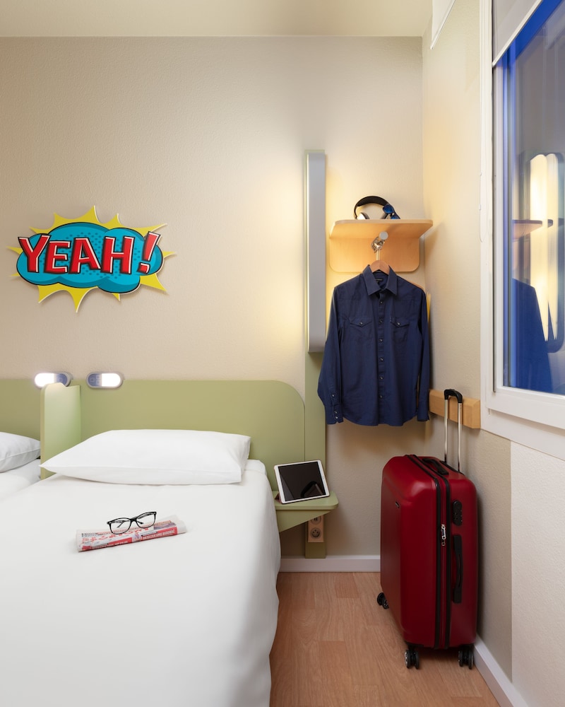 Standard Twin Room, 2 Twin Beds - Photo 1