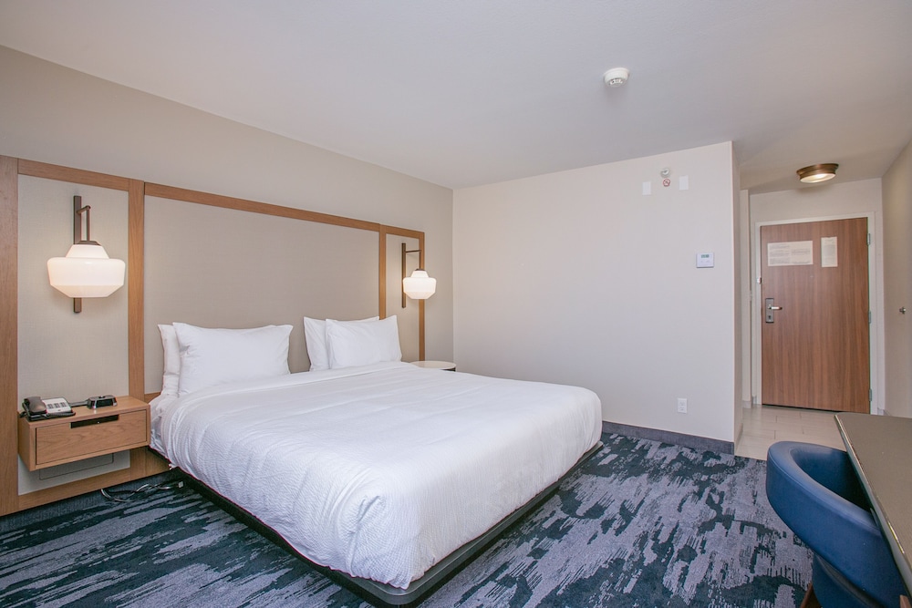 Room, 1 King Bed (Mobility/Hearing Access, Roll-In Shwr) - Photo 6