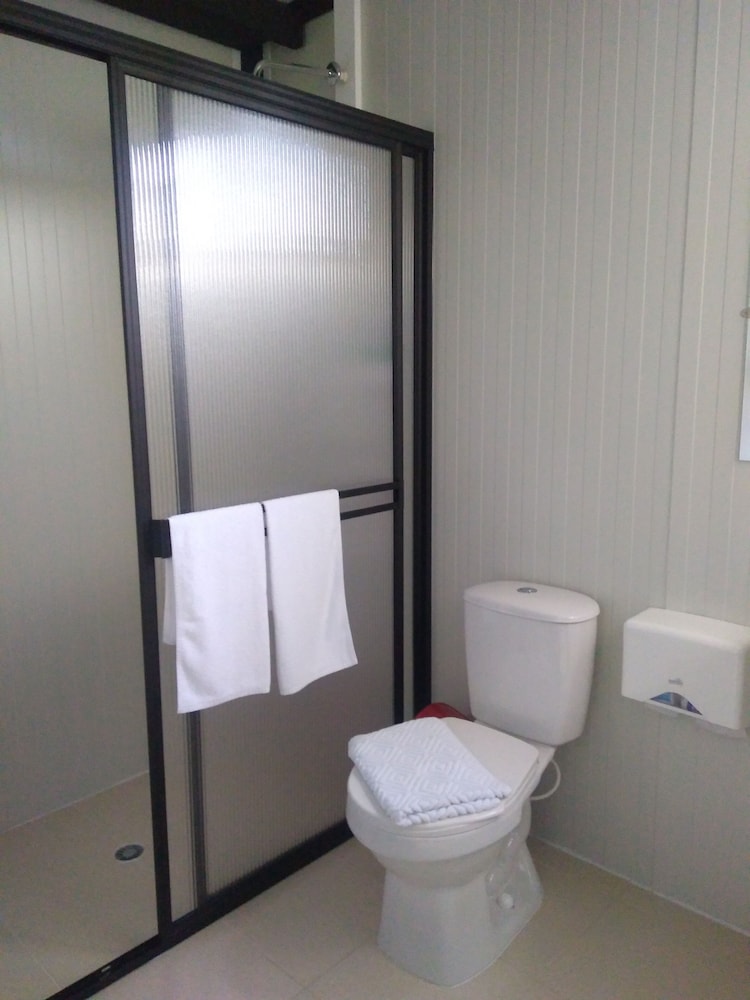Standard Twin Room - Photo 6