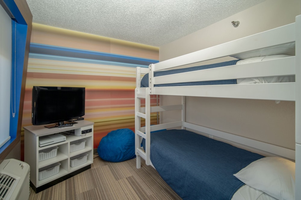 Suite, 1 King Bed photo 3
