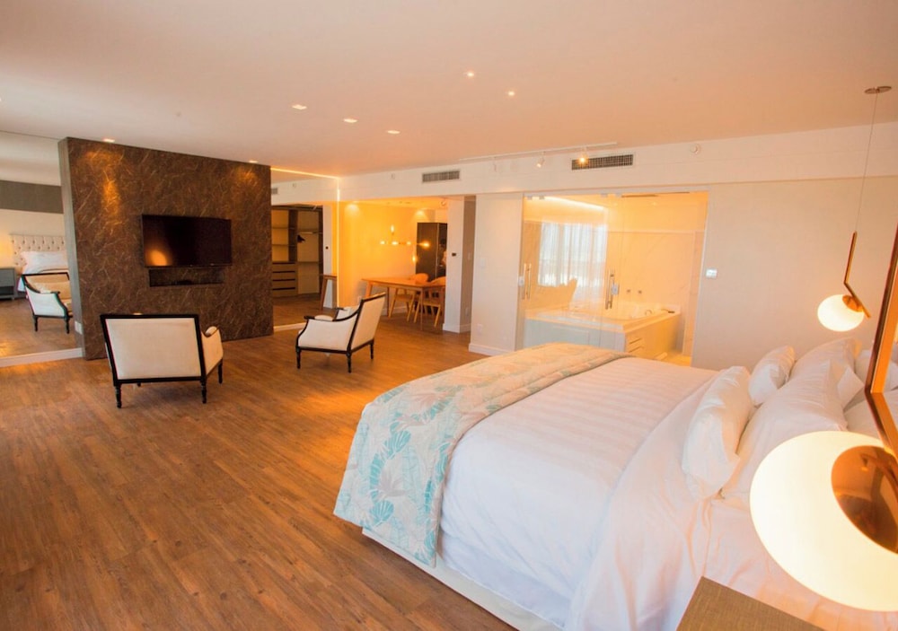 North Diamond Semi Presidential Suite