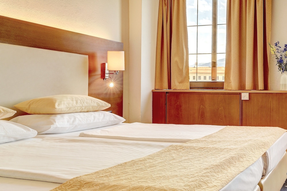Double Room, River View - Photo 4