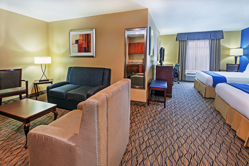 Suite, 1 King Bed with Sofa bed, Accessible Bathtub (Accessible Tub)