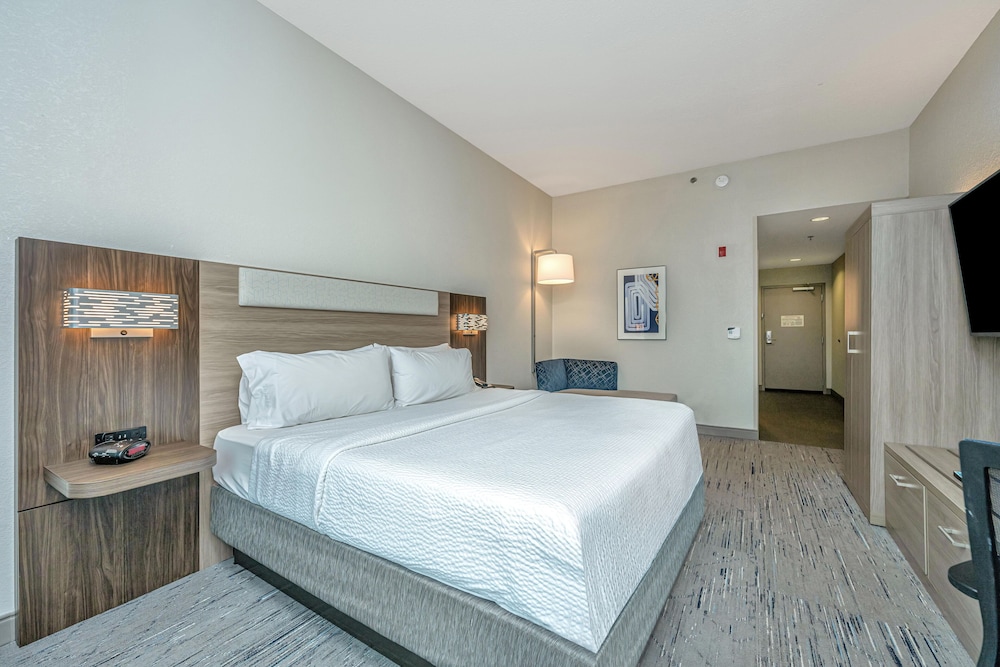 Standard Room, 1 King Bed - Photo 3