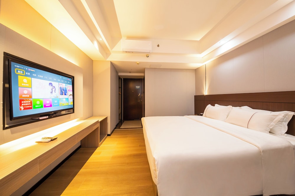 Deluxe Single Room, 1 King Bed photo 3
