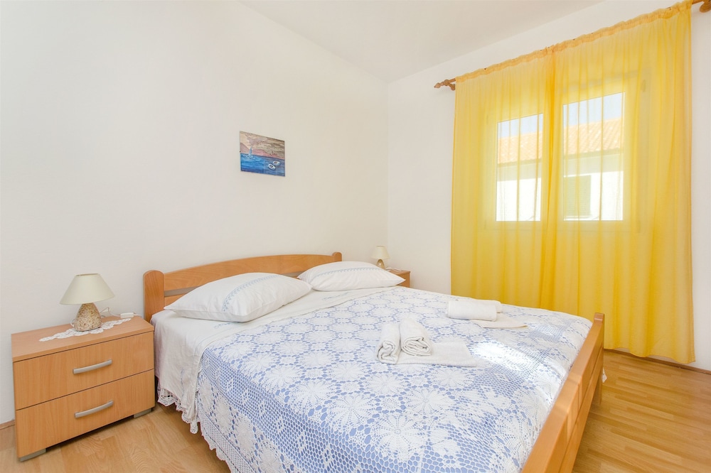 Apartment (A2)