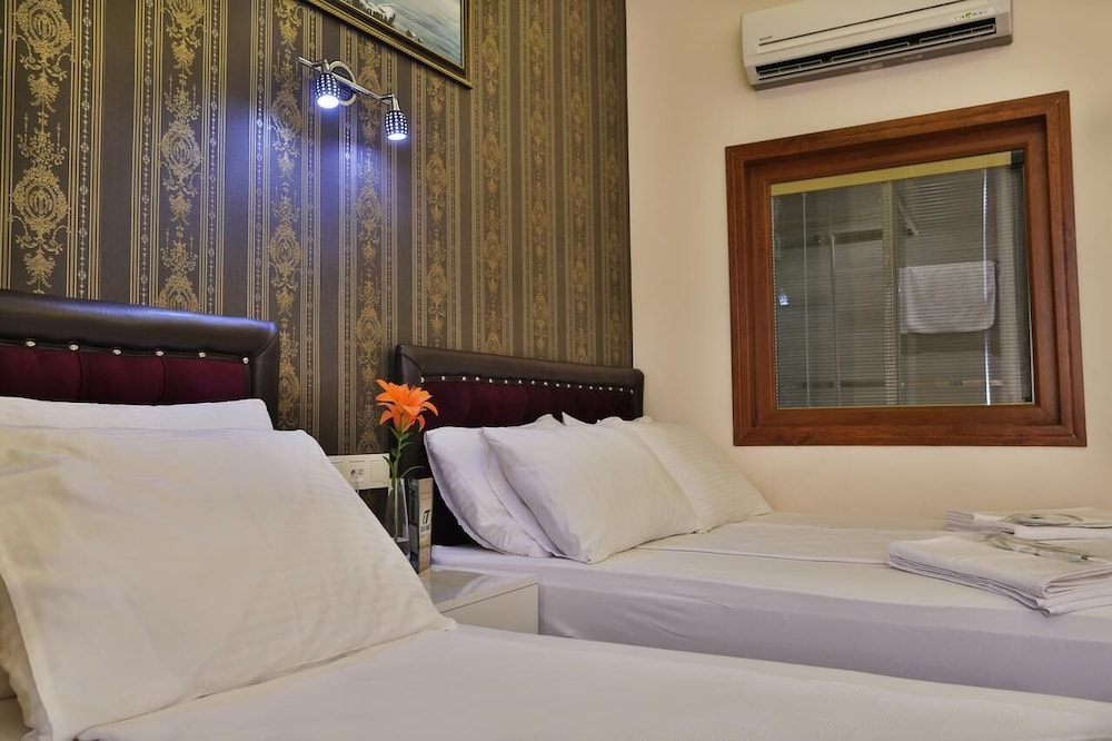 Superior Triple Room photo 3