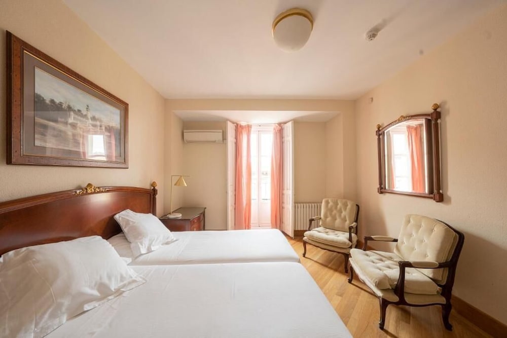 Classic Twin Room