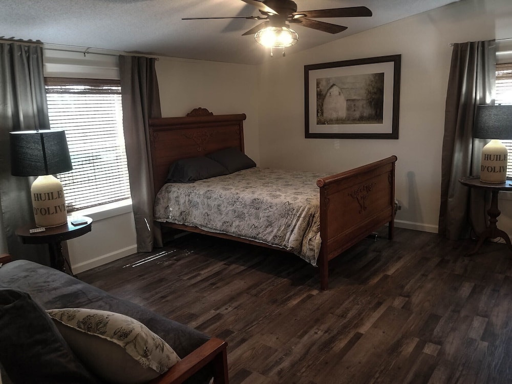 Charming Home, Lake View and Access - No Pets photo 1
