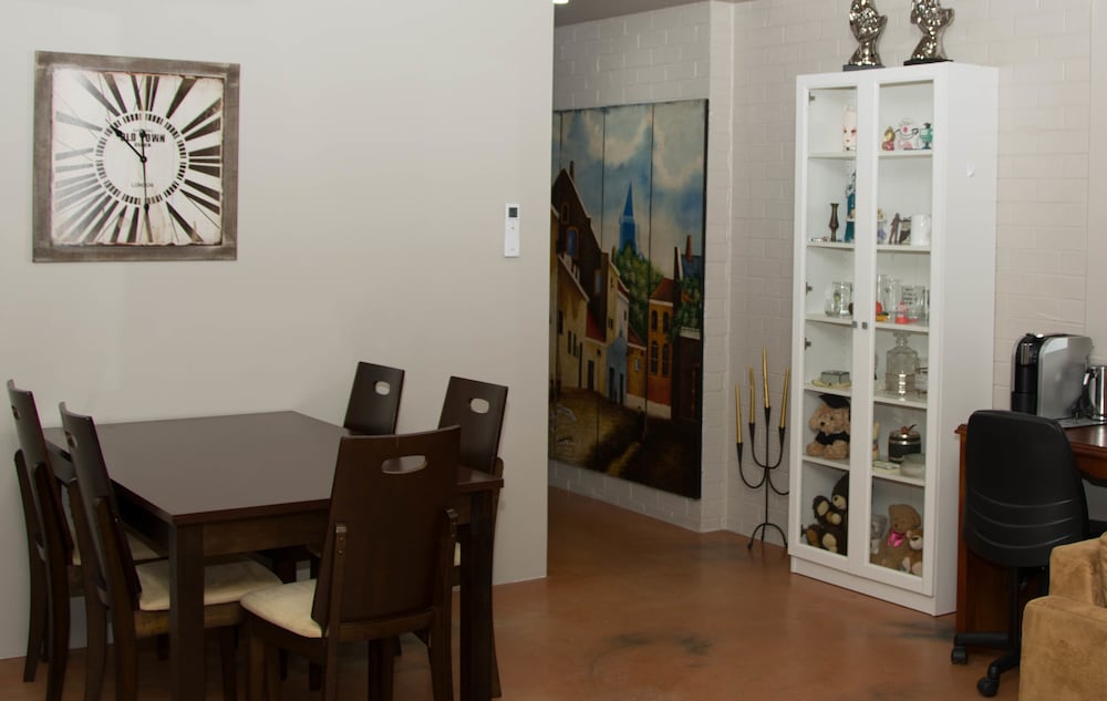 Basic Apartment, 3 Bedrooms (Apartment 9) photo 3