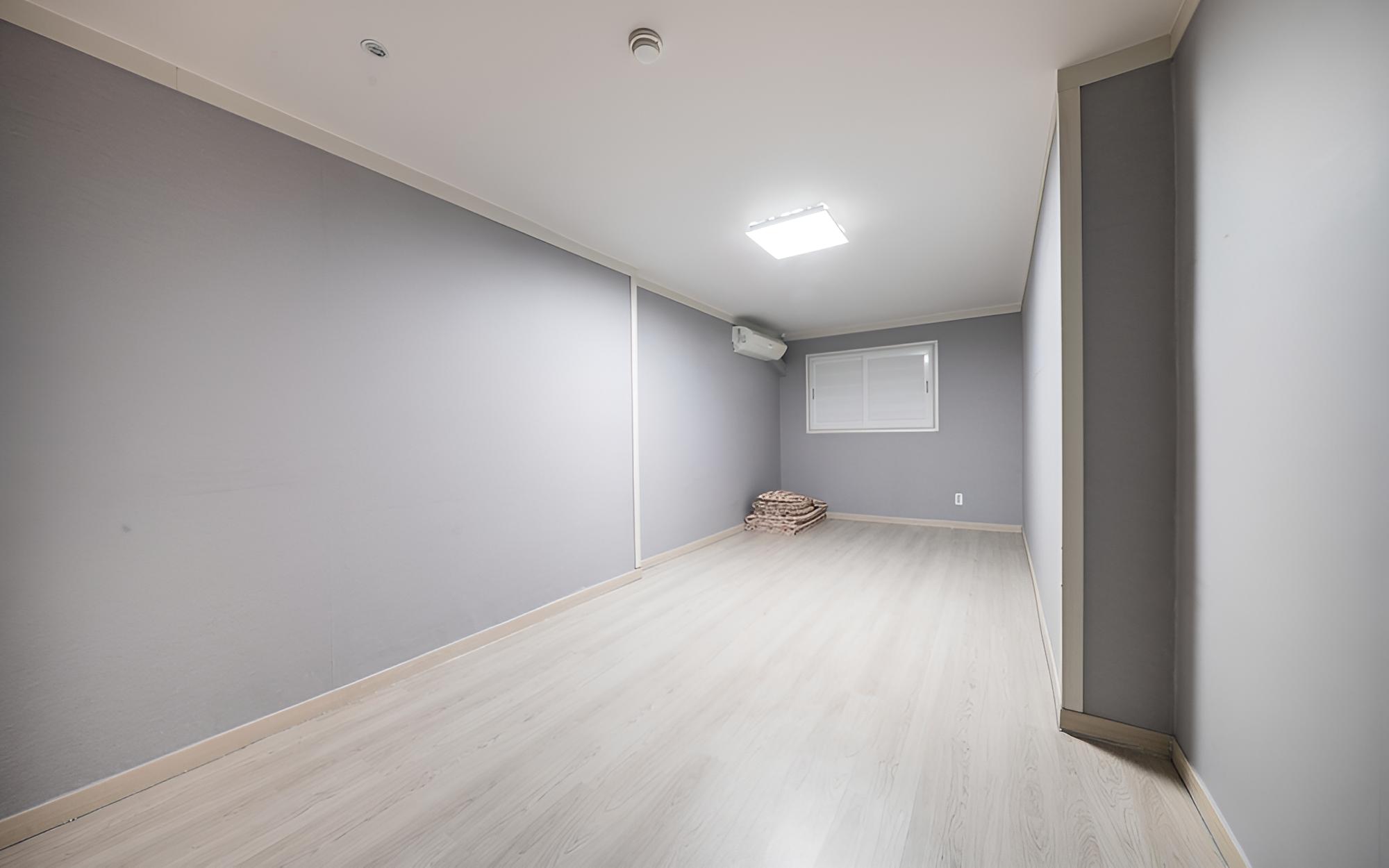 Room (Family Room) - Photo 2