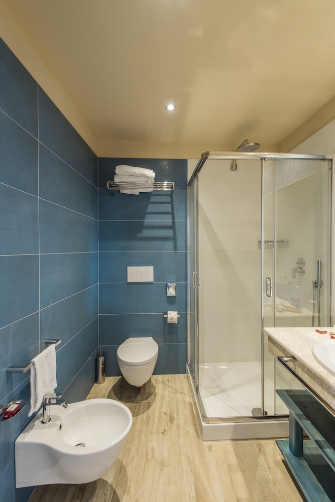 Deluxe Room, Sea View - Photo 5