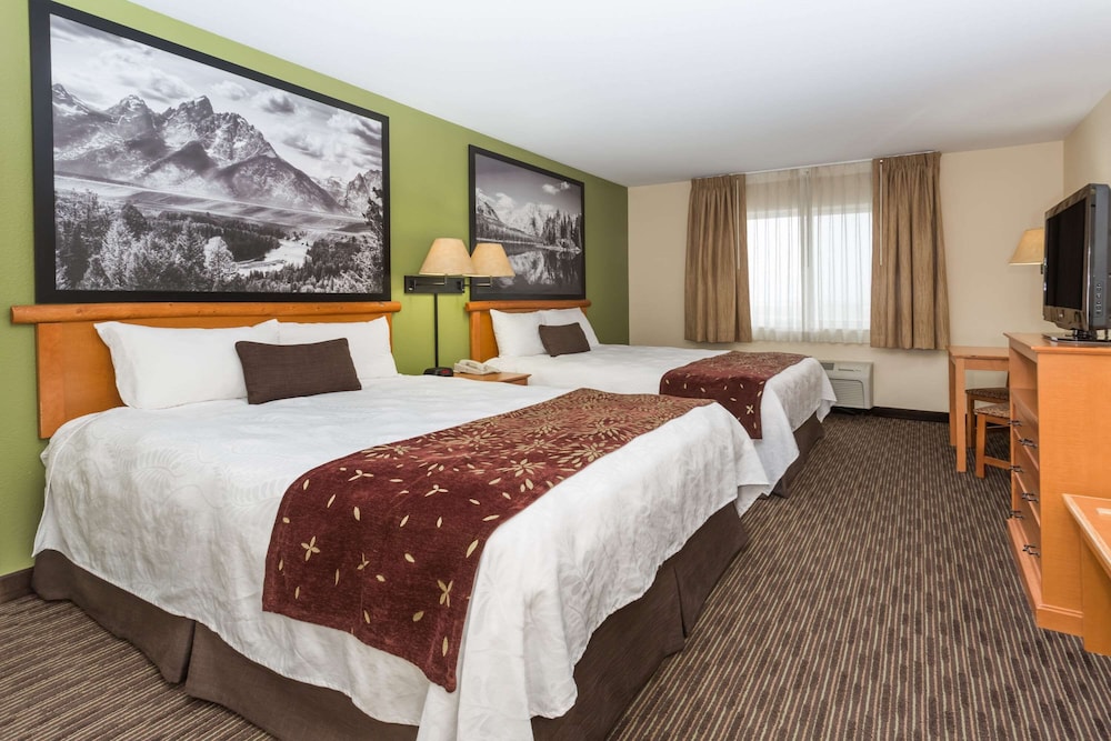 Suite, Multiple Beds, Non Smoking - Photo 2