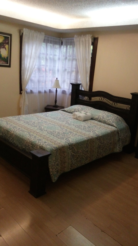 Superior Room, Multiple Beds, Non Smoking, Private Bathroom photo 3